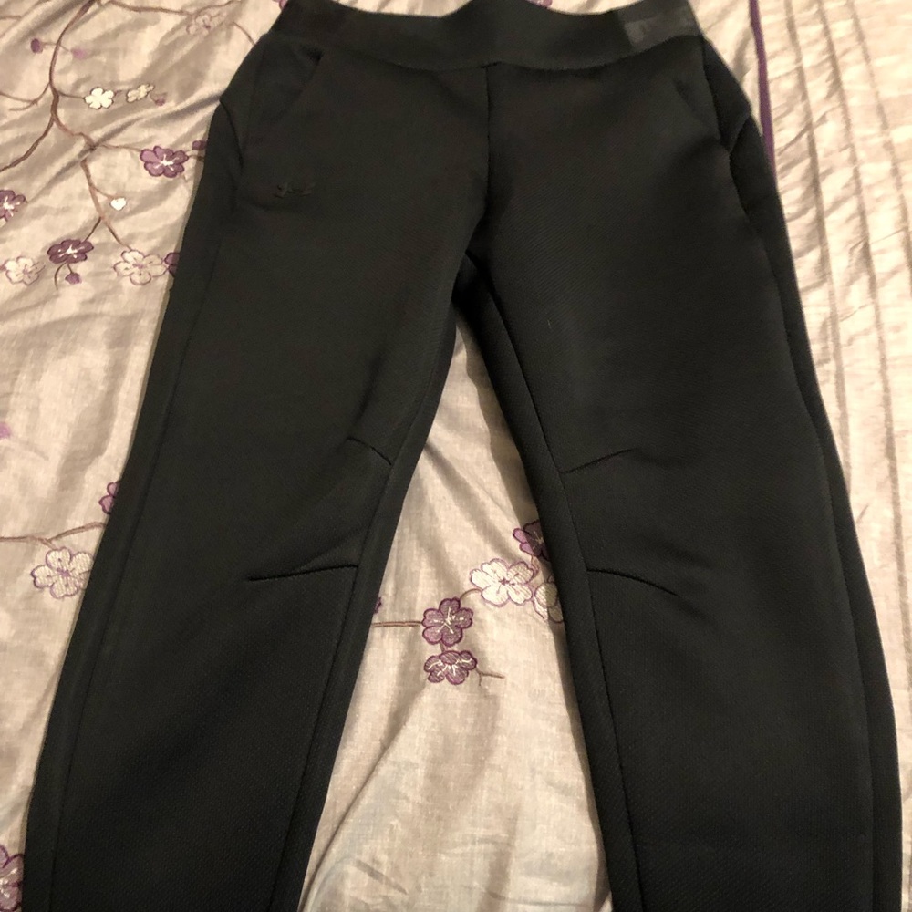 Under armour women’s workout pants!!